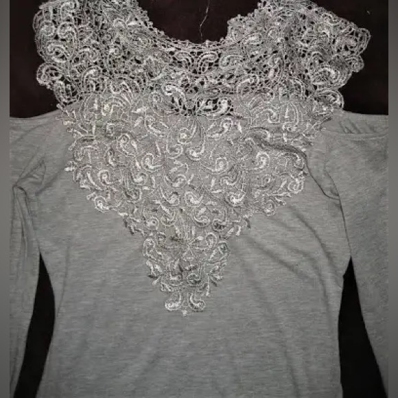 YOINS Sexy Cold Shoulder ~V-neck w/ Lace Insert - Picture 2 of 16
